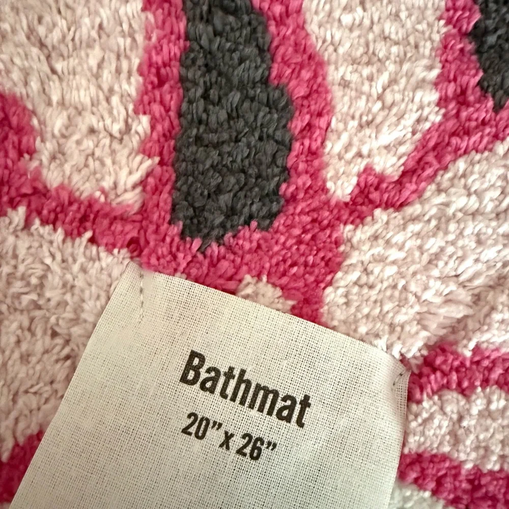 UO Sassy Cat Bow and Barrette Bath Rug